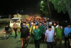 Bupati Labuhanbatu Utara Hendriyanto Sitorus, S.E., M.M bersama Wakil Bupati Labuhanbatu Utara H. Samsul Tanjung, S.T., M.H menghadiri Pawai Obor Sahabat Labura Hebat, Kamis malam (28/04/2022) di halaman Kantor Bupati Labura.